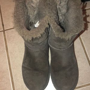 GREY UGG BOOTS !